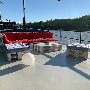 Péniche Sunflower Paris